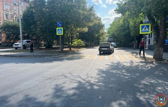 В Шахтах 81-летняя бабушка попала под колеса отечественной легковушки