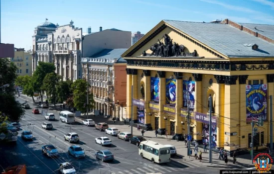 Более 1 тыс. психотропных лекарств и наушники пытались перебросить на территорию ростовской колонии