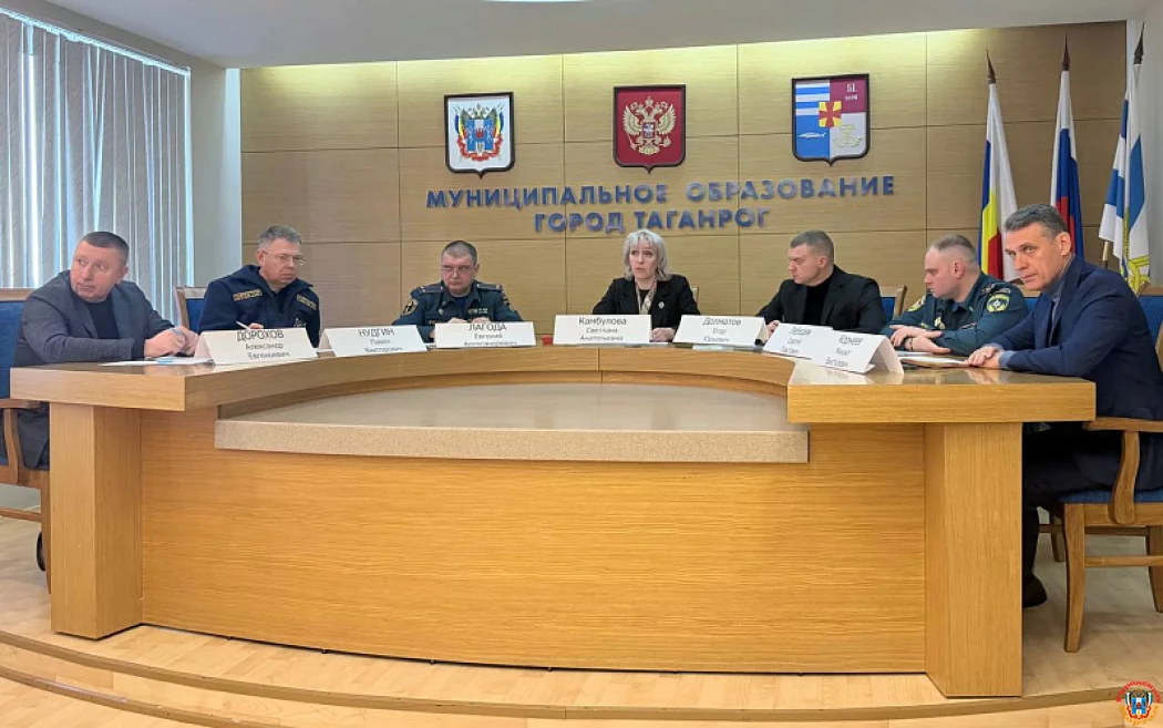 Начался поквартирный обход в Таганроге для оценки ущерба после атаки БПЛА Начался поквартирный обход в Таганроге для оценки ущерба после атаки БПЛА