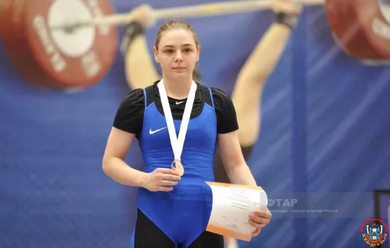 Ростовская 15-летняя спортсменка побила шесть рекордов России по тяжелой атлетике