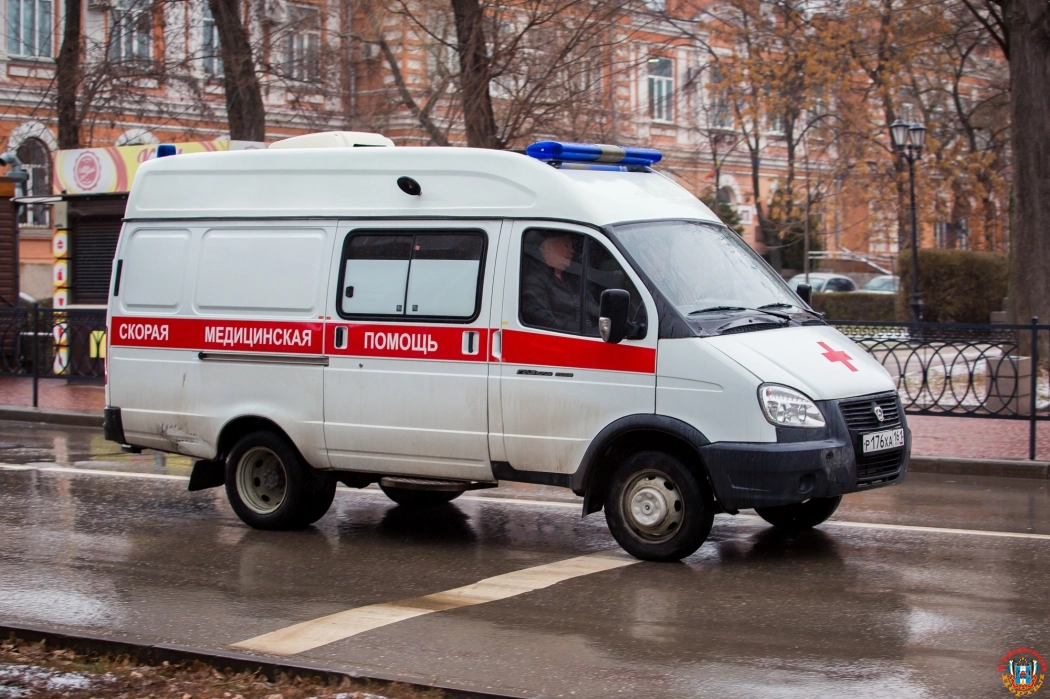 Четыре человека получили травмы во время аварии в Ростовской области