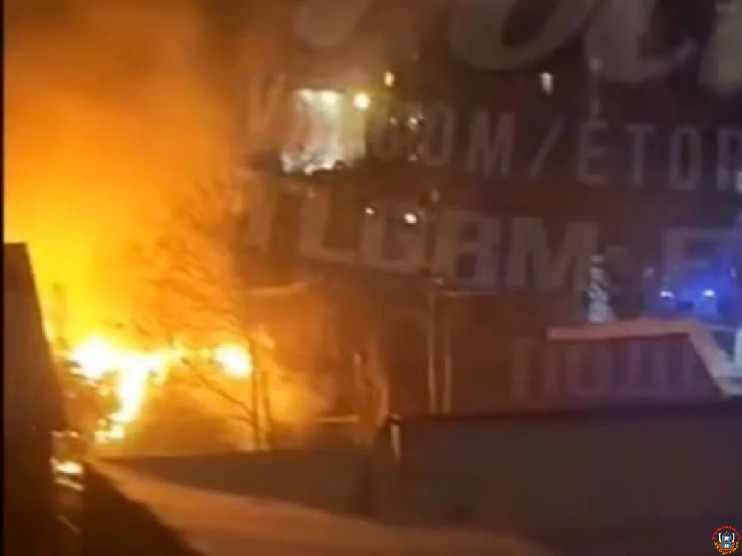Крупный пожар в центре Ростова: на улице Лермонтовской горит двухэтажный жилой дом