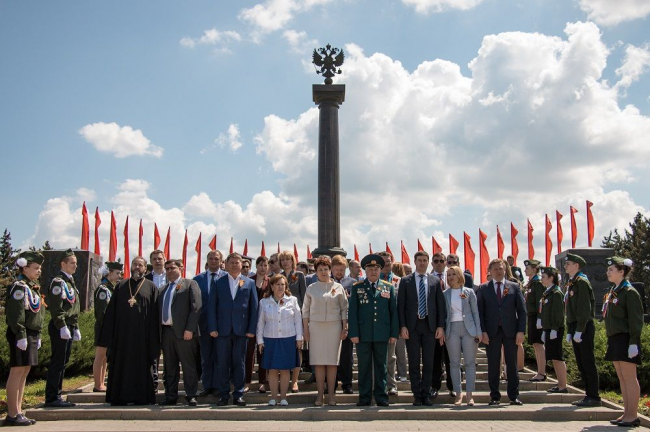 В Ростове почтили минутой молчания память погибших воинов