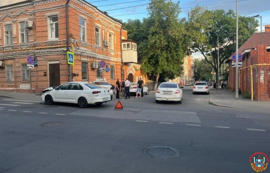 В центре Ростова мужчина на «Фольксваген Поло» пострадал в ДТП