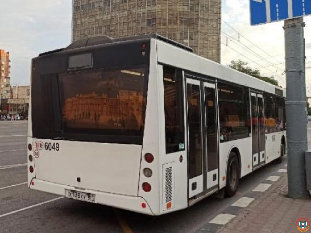 В Ростове пассажирка автобуса № 54 получила травмы, упав из-за ДТП