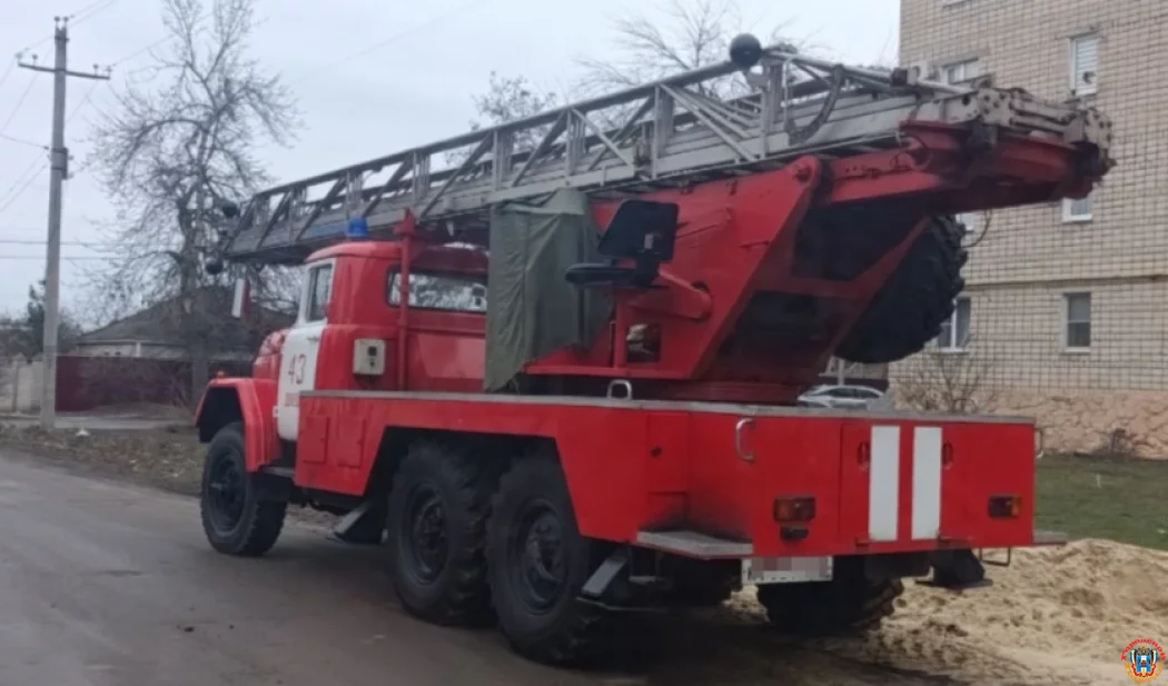 Два крупных пожара произошли в Каменск-Шахтинском 7 января: есть пострадавший, огонь уничтожил дом и повредил кухню