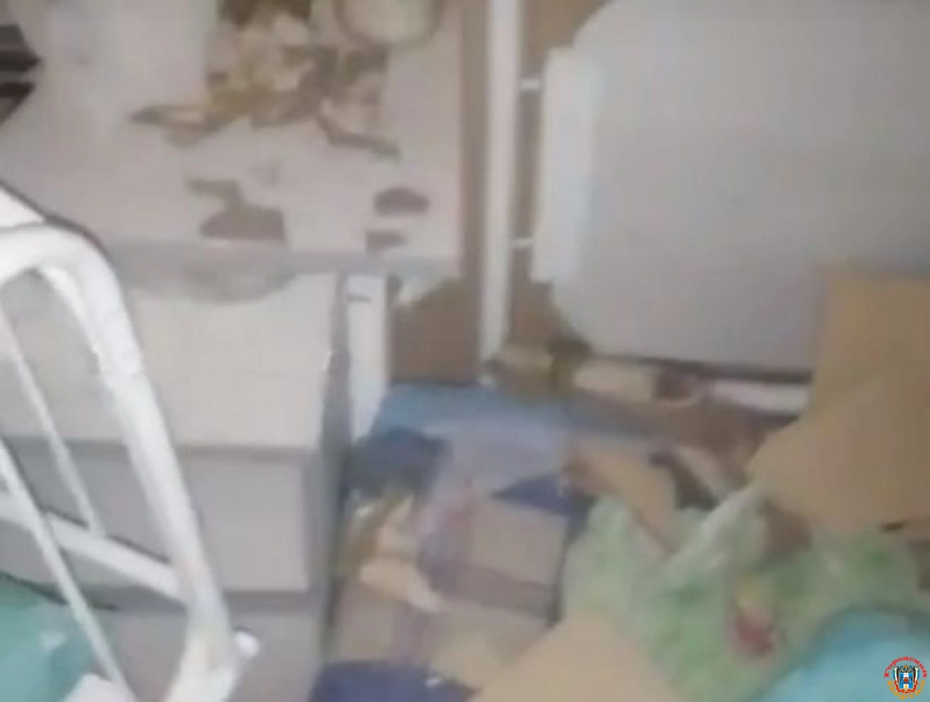 В роддоме Каменска на мать с новорожденным ребенком упала плитка со стены