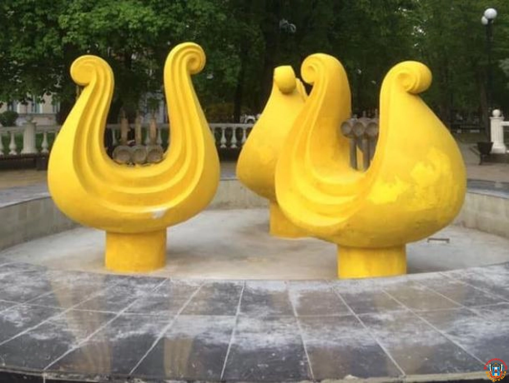 Жителей Ростова возмутил новый цвет фонтана «Лиры» на Пушкинской
