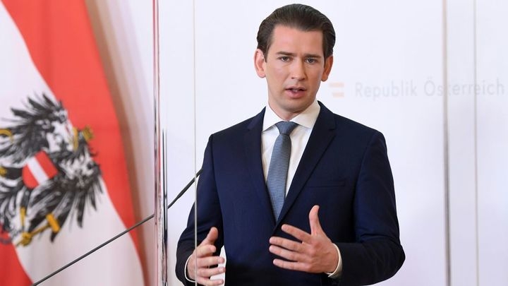 Канцлер Австрии настаивает на приобретении "Спутника V"