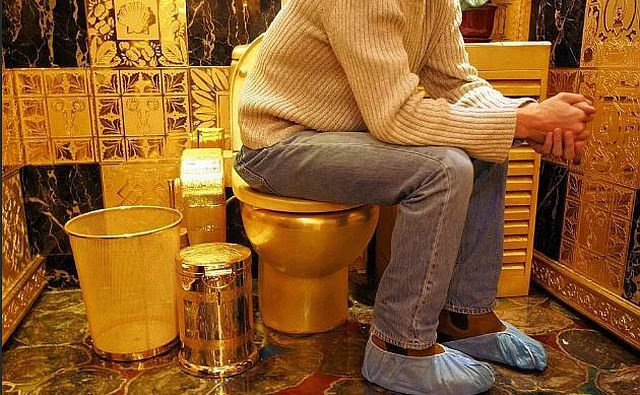 Депутат ЛДПР потребовал отменить закупку на ремонт туалетов в администрации Ростова
