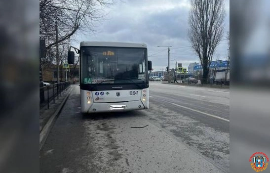 Число пострадавших из-за резкого торможения автобуса в Ростове выросло до двух