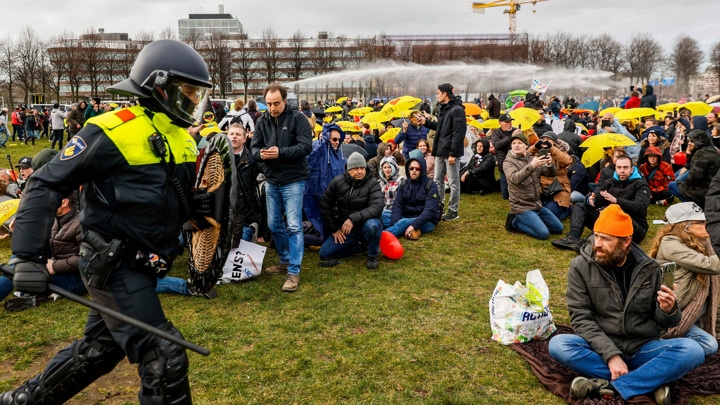 Беспорядки в Гааге: около 20 задержанных