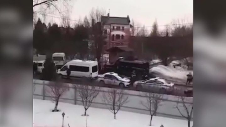 Соседи погибшего в Мытищах миллионера не знали о его пристрастии к оружию Соседи погибшего в Мытищах миллионера не знали о его пристрастии к оружию