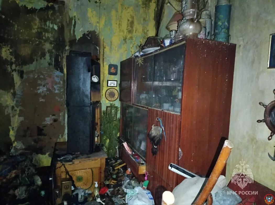 80-летняя ростовчанка погибла при пожаре в переулке Крыловском: предположительной причиной трагедии названо неосторожное обращение с огнем
