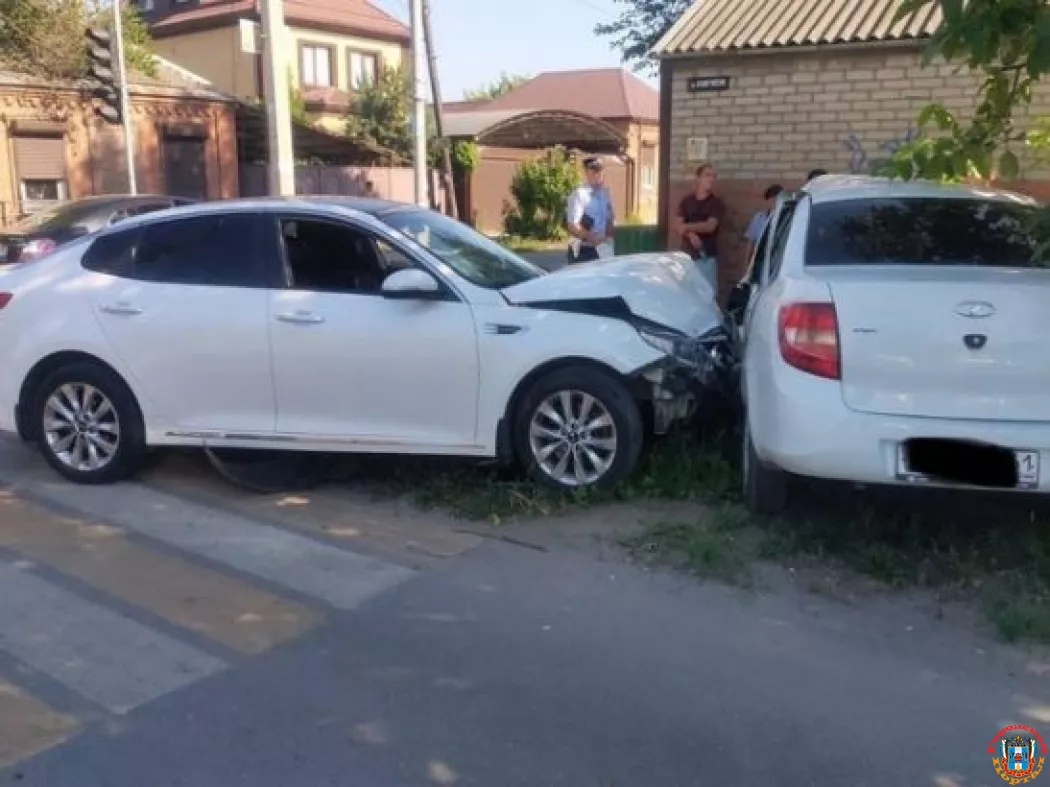 В Батайске в ДТП с легковушкой пострадали водитель и пассажир «Лады»