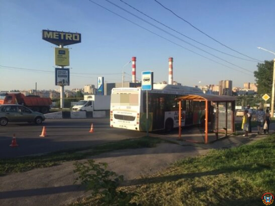 В Ростове пострадала 65-летняя женщина, выпавшая из едущего автобуса