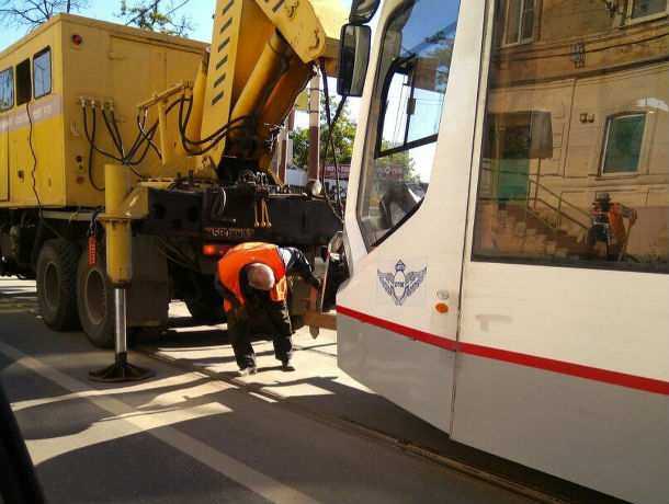Большую пробку вызвал трамвай, слетевший с рельсов в районе Лендворца в Ростове