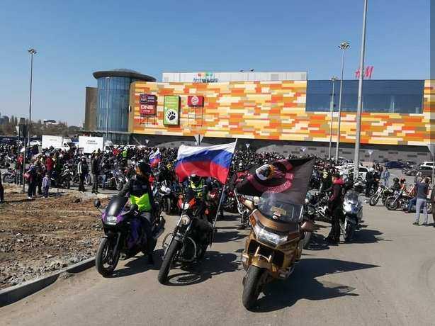 Брутальные байкеры эффектно открыли мотосезон в Ростове-на-Дону