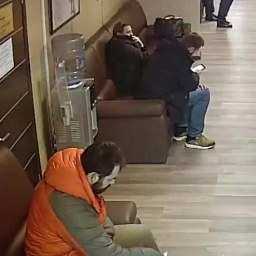 Шок! В течение часа кожаный диван жестоко издевался над журналистом из Ростова