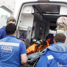 Потерявший управление на дороге ВАЗ покалечил двух своих пассажирок в Ростовской области