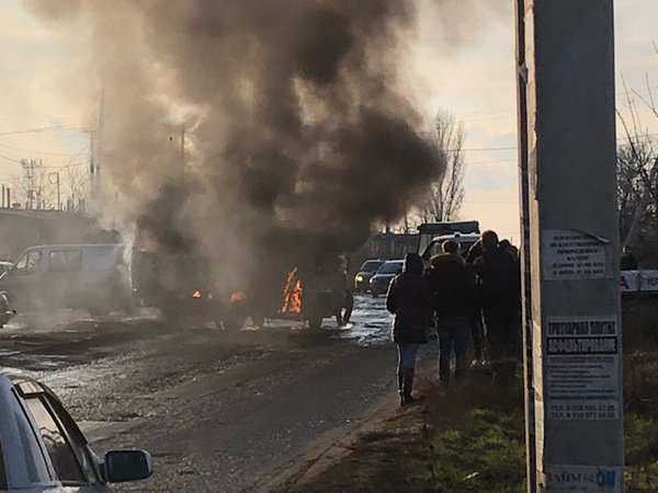 Маршрутка «Хендай» сгорела в Ростовской области