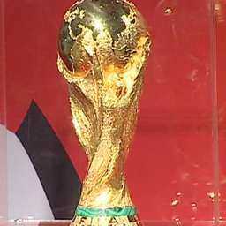 Сувениры к чемпионату мира-2018: фарфоровый Кубок мира из Подмосковья