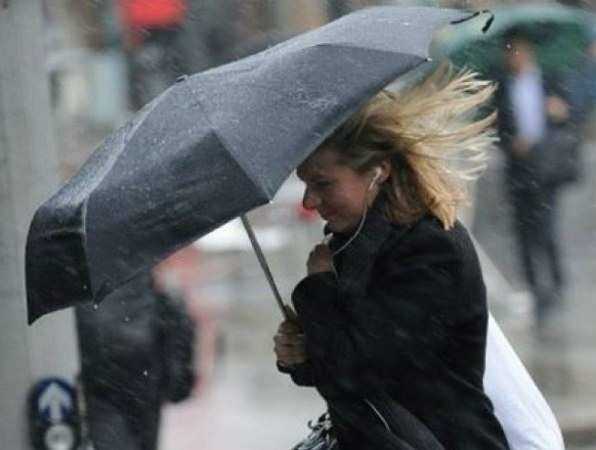 Сильный ветер с ураганными порывами заставит «поежиться» жителей Ростова в этот четверг
