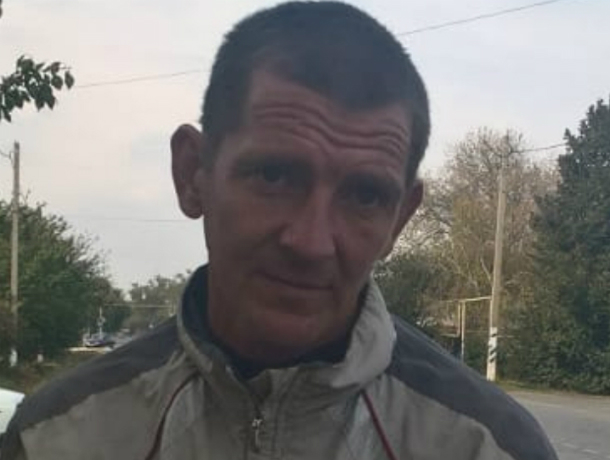Пропавшего больше месяца назад мужчину с залысинами разыскивают в Ростовской области
