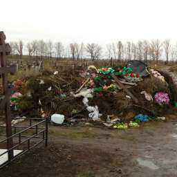 Горы мусора на кладбище под Ростовом стали главной проблемой гуковчан