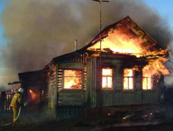Серьезные ожоги получил мужчина при пожаре в частном доме Ростовской области