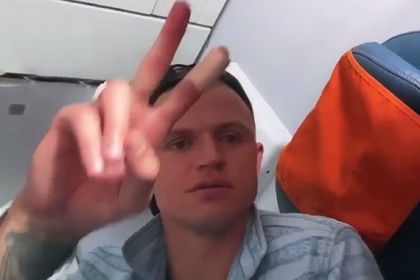 Пассажиры самолета обвинили Дмитрия Тарасова в дебоше на борту Пассажиры самолета обвинили Дмитрия Тарасова в дебоше на борту