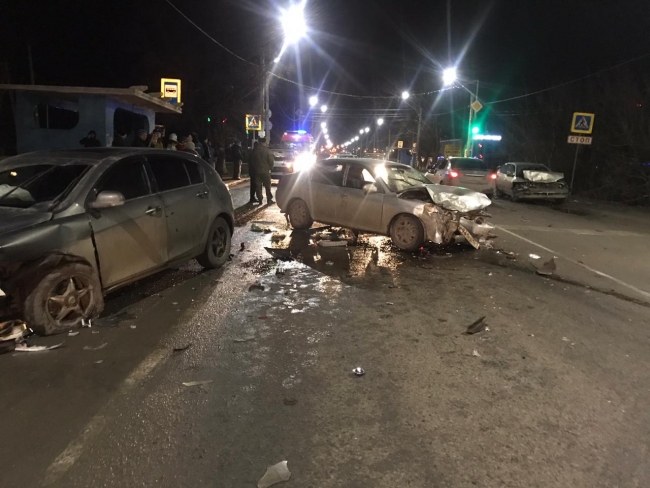 Под Ростовом пьяный водитель врезался в три иномарки, пострадали три человека