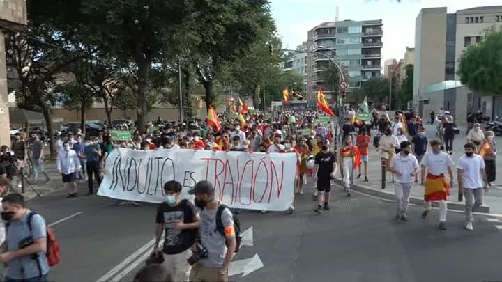 В Барселоне прошла акция против помилования политиков из Каталонии