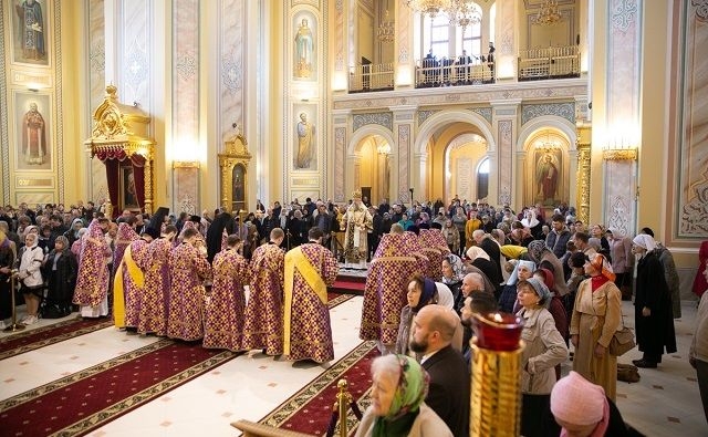 Ростовский митрополит объяснил, почему иконам надо поклоняться