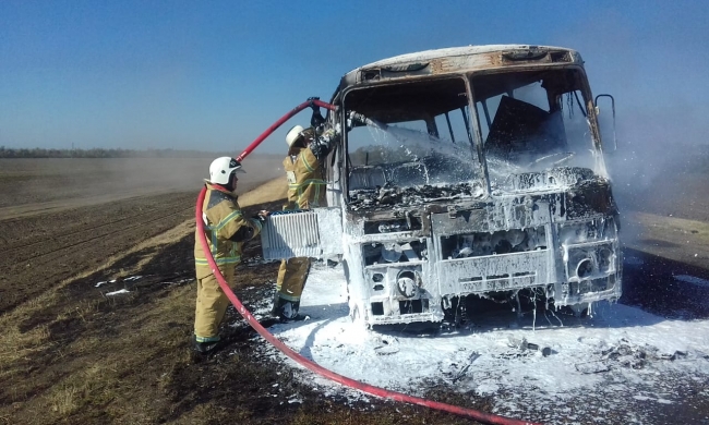 В Ростовской области сгорел пассажирский автобус