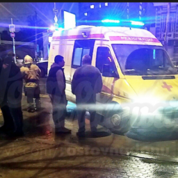 В Ростове иномарка сбила девушку, переходившую дорогу на зеленый свет