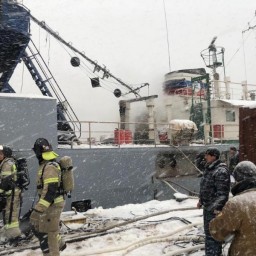 На судостроительном заводе «Моряк» в Ростове загорелся земснаряд
