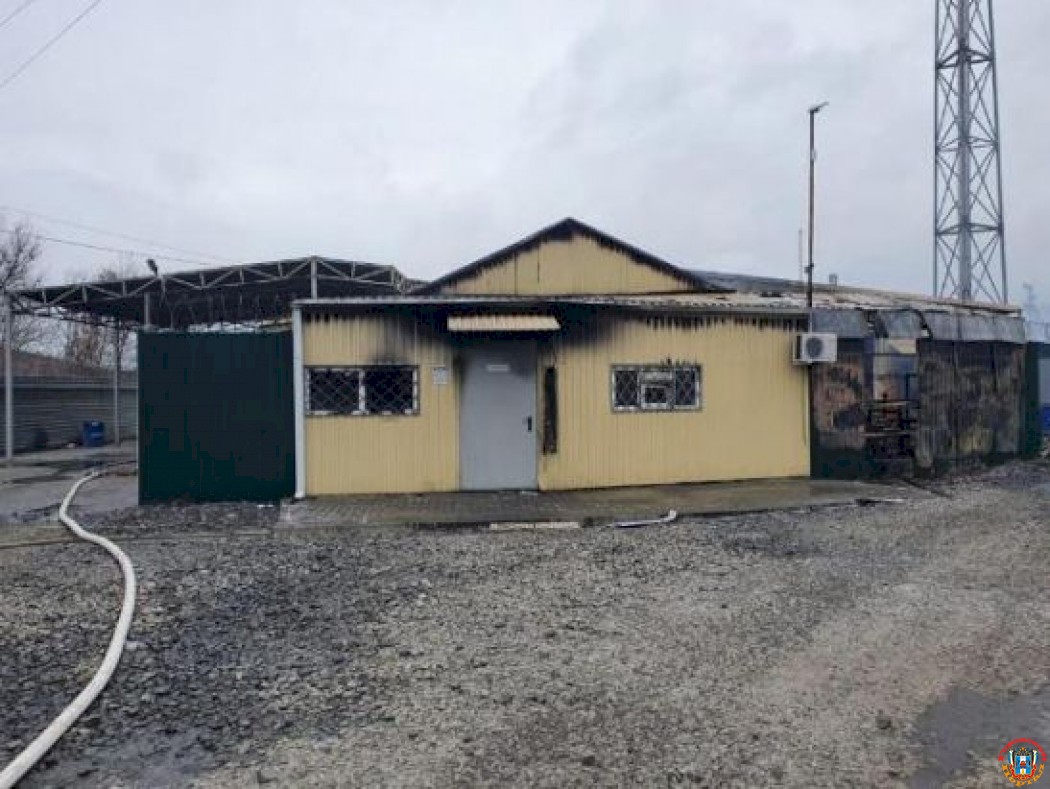 Спустя три часа потушили пожар на молокозаводе в Ростовской области
