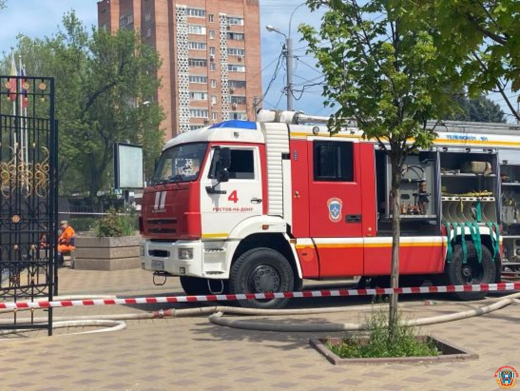 В Ростове сгорел банный комплекс на Западном