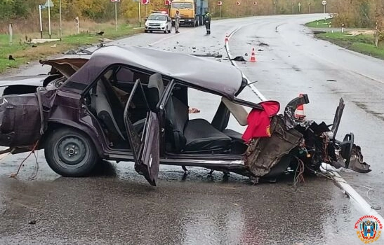 В Ростовской области парень на «семерке» погиб в ДТП с грузовиком