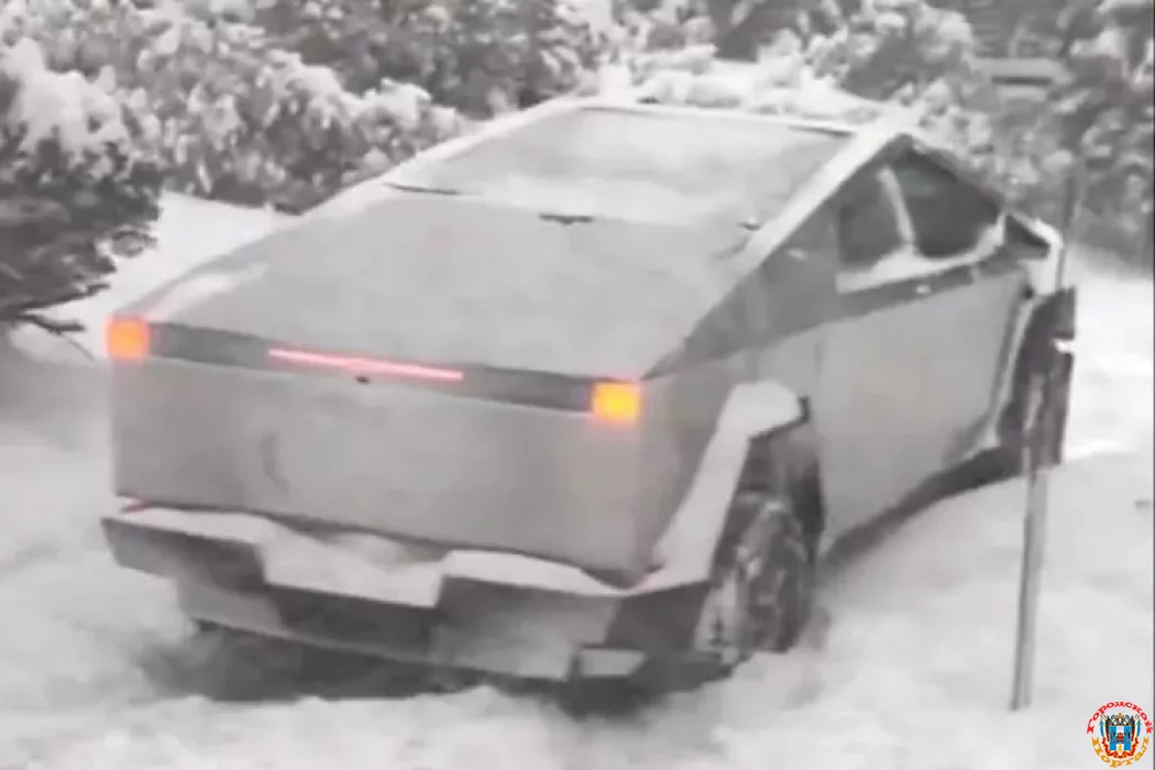 Видео с застрявшим в снегу электрическим пикапом Tesla Cybertruck набирает популярность