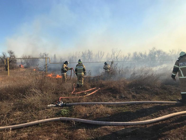 В Азовском районе из-за ландшафтного пожара эвакуировали детсад