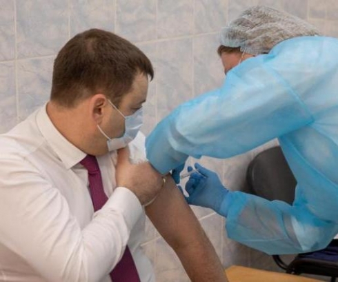 Глава администрации Таганрога сделал прививку от covid-19