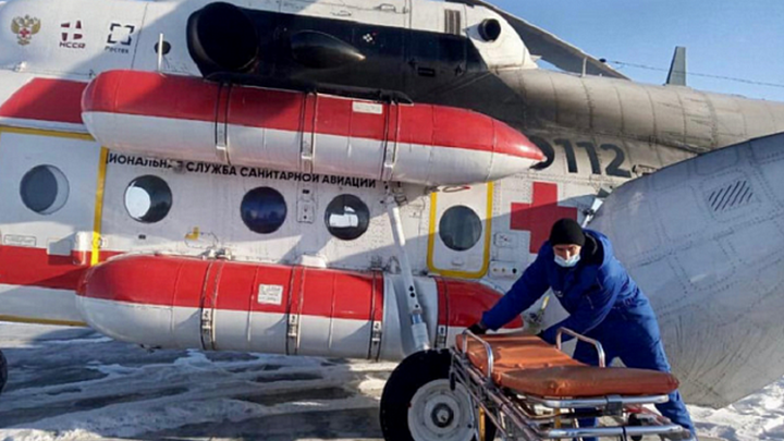 Пострадавшего в пожаре ребенка доставят вертолетом санавиации в Новосибирск