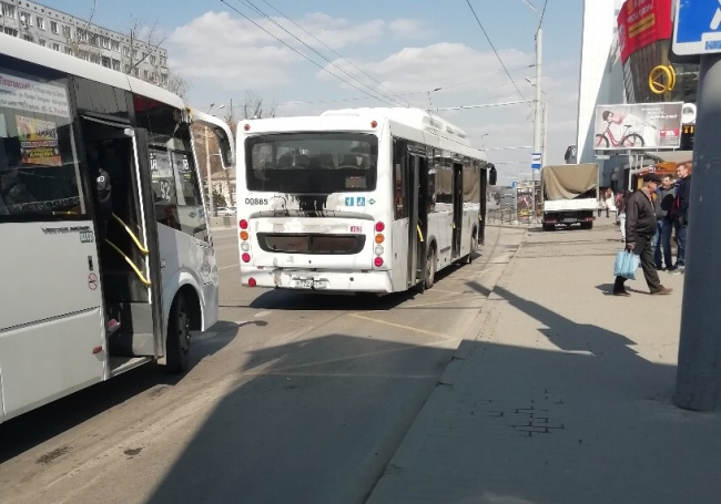 «Мыть автобусы нужно два раза в день», эксперт о транспорте Ростова.