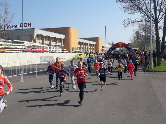 В Ростове дали старт ежегодному забегу UMS ROSTOV INTERNATIONAL MARATHON