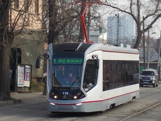 Трамвай и «Патриот» не поделили улицу Станиславского в Ростове-на-Дону