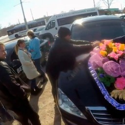 Башкирские водители устроили "похороны" местной службе такси