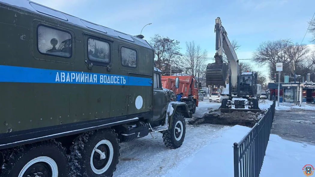 Центр Таганрога без воды: на Петровской экстренно латают 700-миллиметровую магистраль