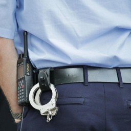 Полицейского из Ростова подозревают в получении многомиллионной взятки